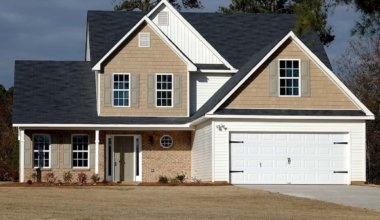How tall is a two story house