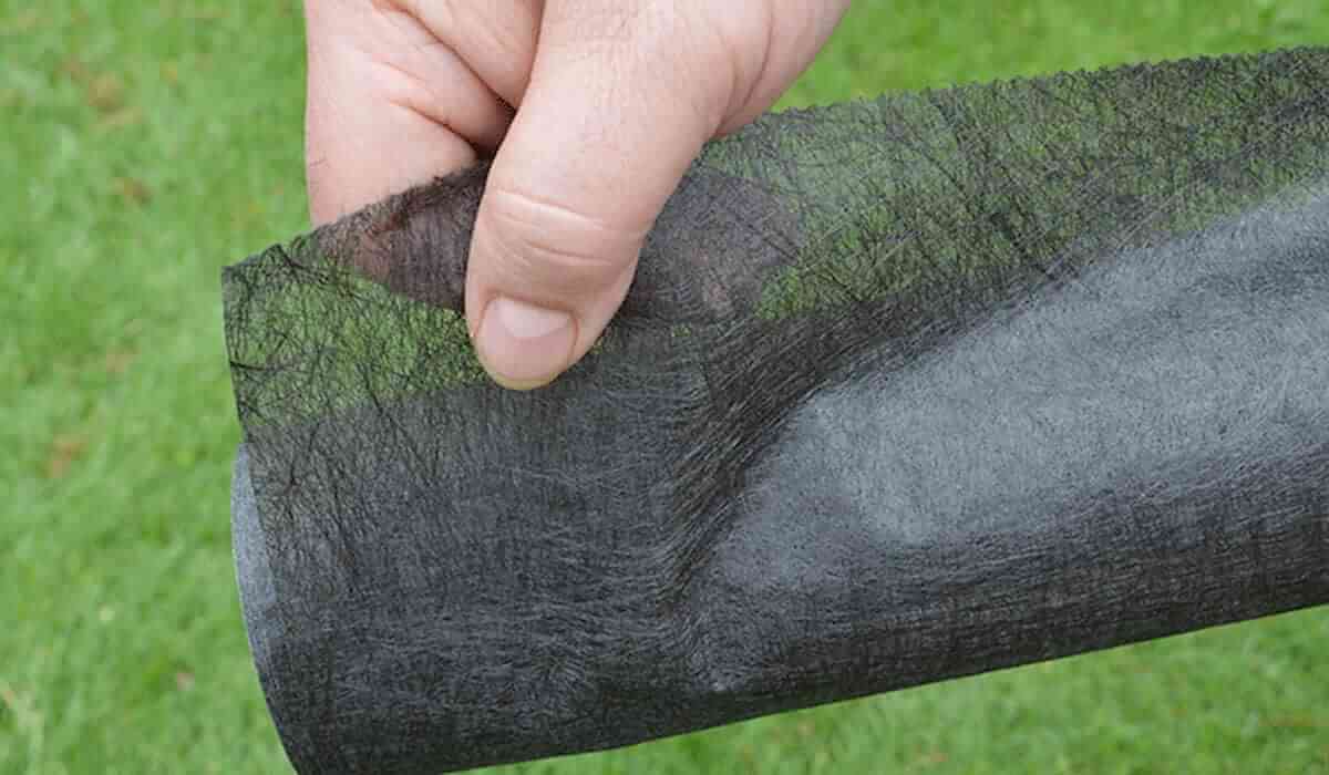 Landscaping fabric pros and cons