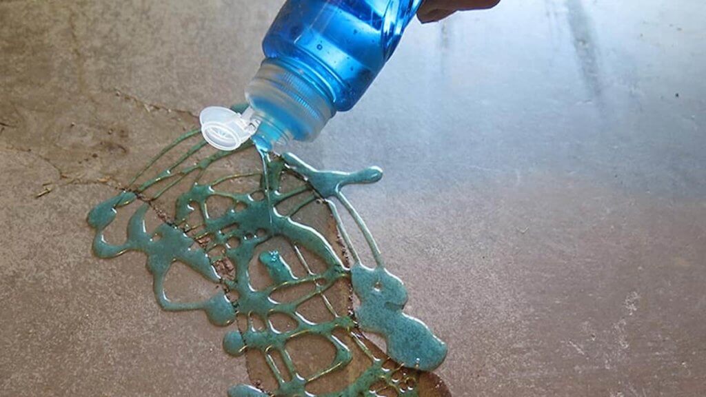 Using liquid detergent