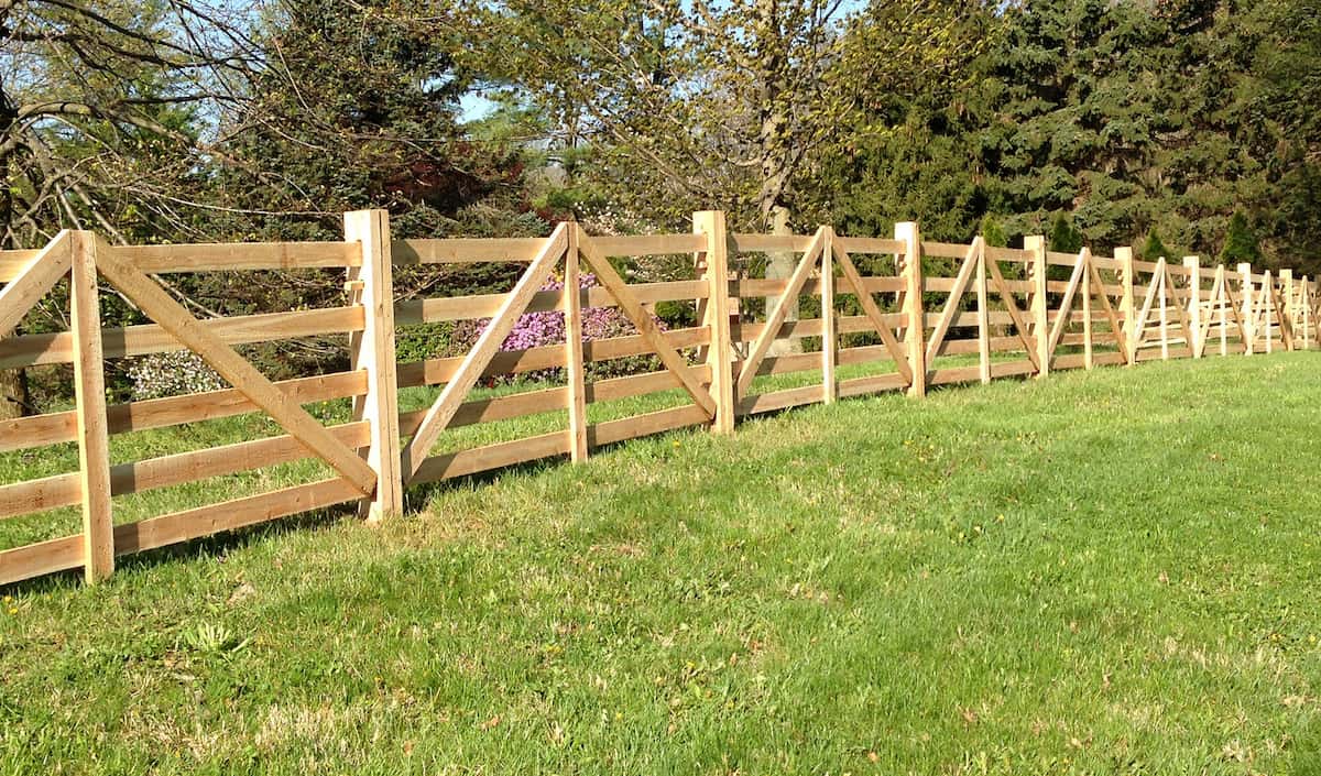 A non-private open-type fence