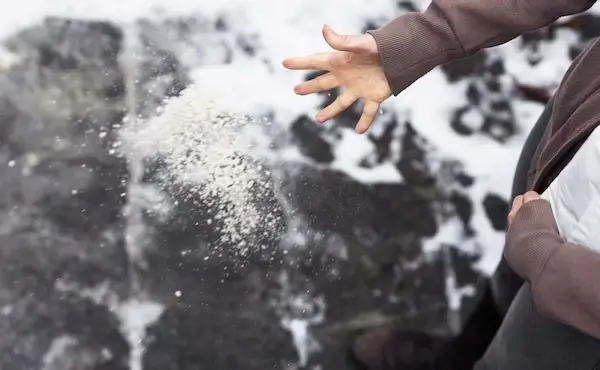 salting asphalt driveways