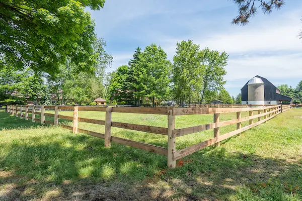 wood farm fence Benefits Of Wood Farm Fences