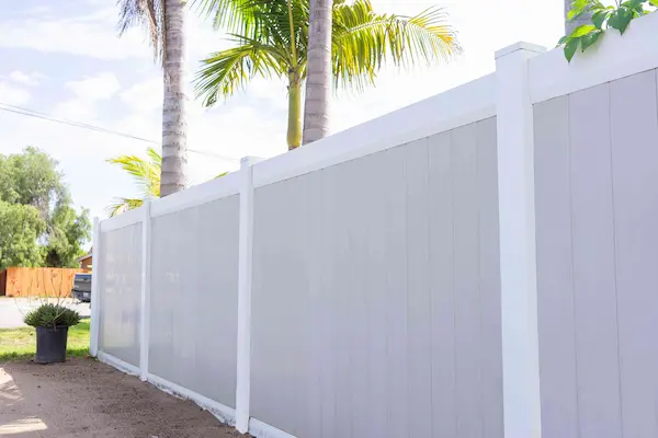 Proper Alignment of Fence
