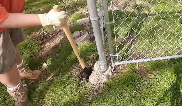 Chain Link Fence Post Depth Preventing Leaning Or Sagging